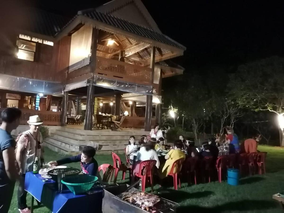 Ruen Thai Rim Haad Thang Kwian Eksteriør bilde